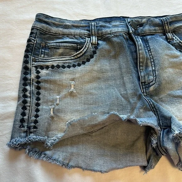 Design Lab Distressed Denim Jean Shorts - Picture 3 of 9